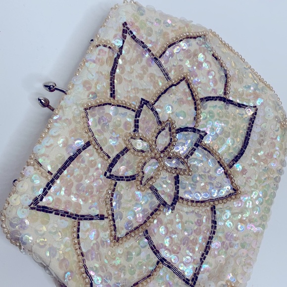 Bags By Debbie | White Sequined Pearl Snap Purse | Pearl Detailed Front Flower - Picture 7 of 7